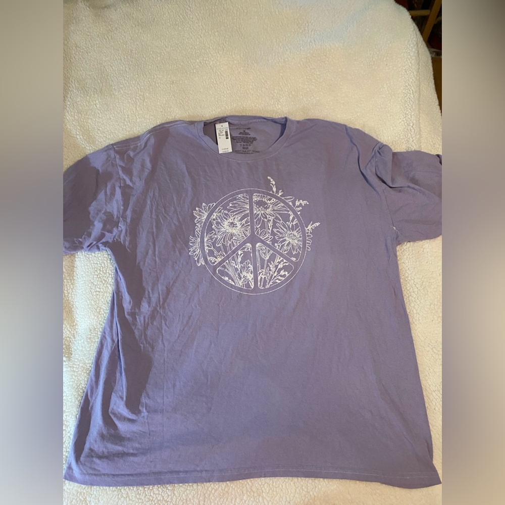 Maurices Purple Short Sleeve Tee with Floral Graphic Size 1x  NWT